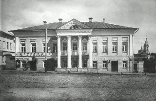  Справа видна Богословская ц. на Каткиной горе (ул. Горная)