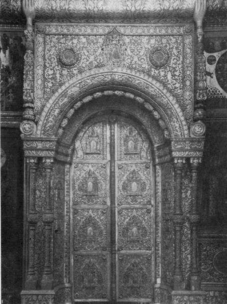 62. Царские врата икоиостаса Трехсвятительского придела церкви Воскресения на Дебре. XVII в.
